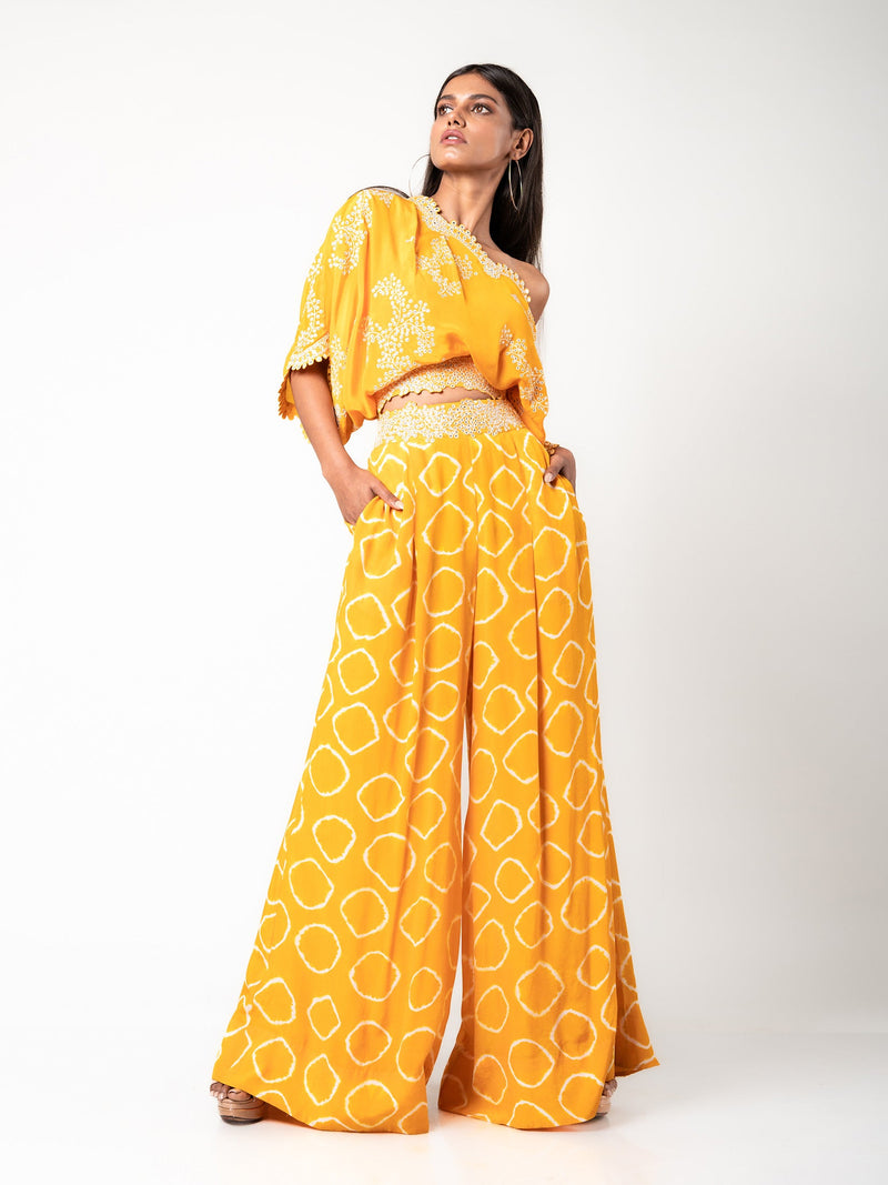 Off-shoulder Top & a-line Pants Set